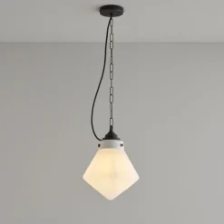 Elegante Jugendstil-Hängeleuchte mit Spitz-Opalglas
