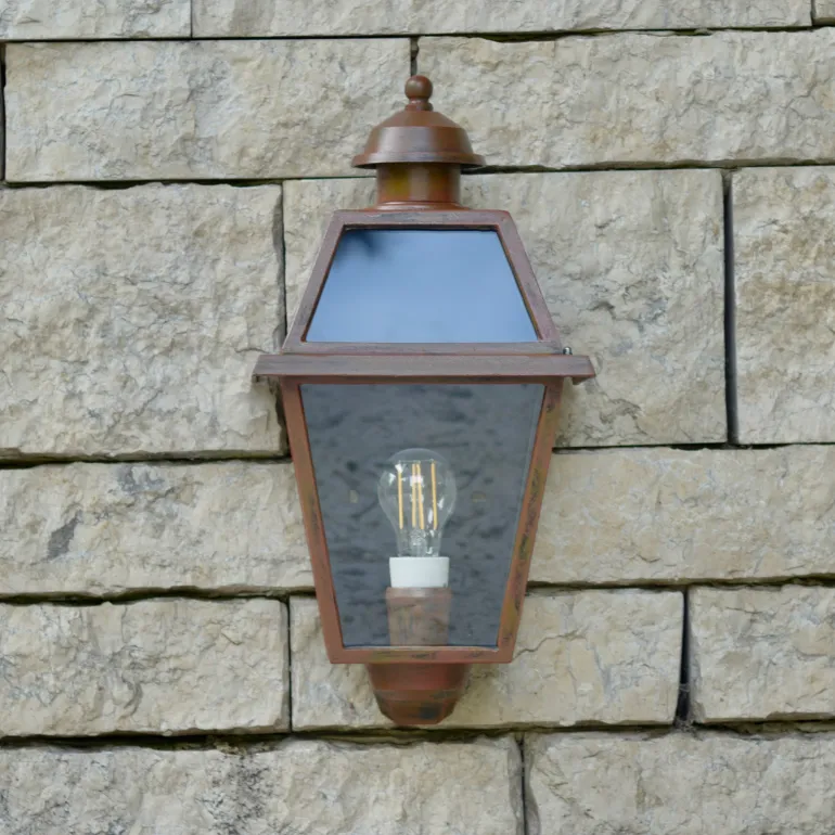 Flache Außenwandleuchte: Italienische Halblaterne