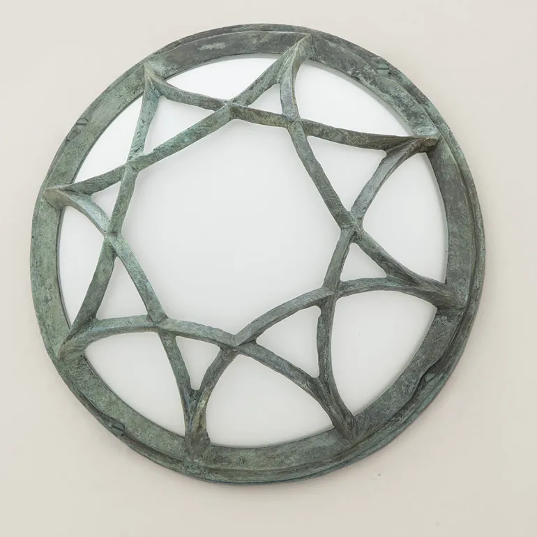 Flache Künstler-Außenleuchte aus Bronzeguss Gaia