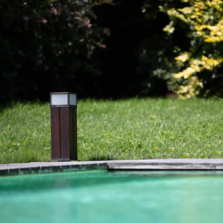 Garten- und Wegeleuchte Rouvray aus Messing mit Vitrinenglas