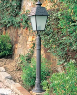 Gartenleuchte mit Jugendstil-Ornamenten aus Italien
