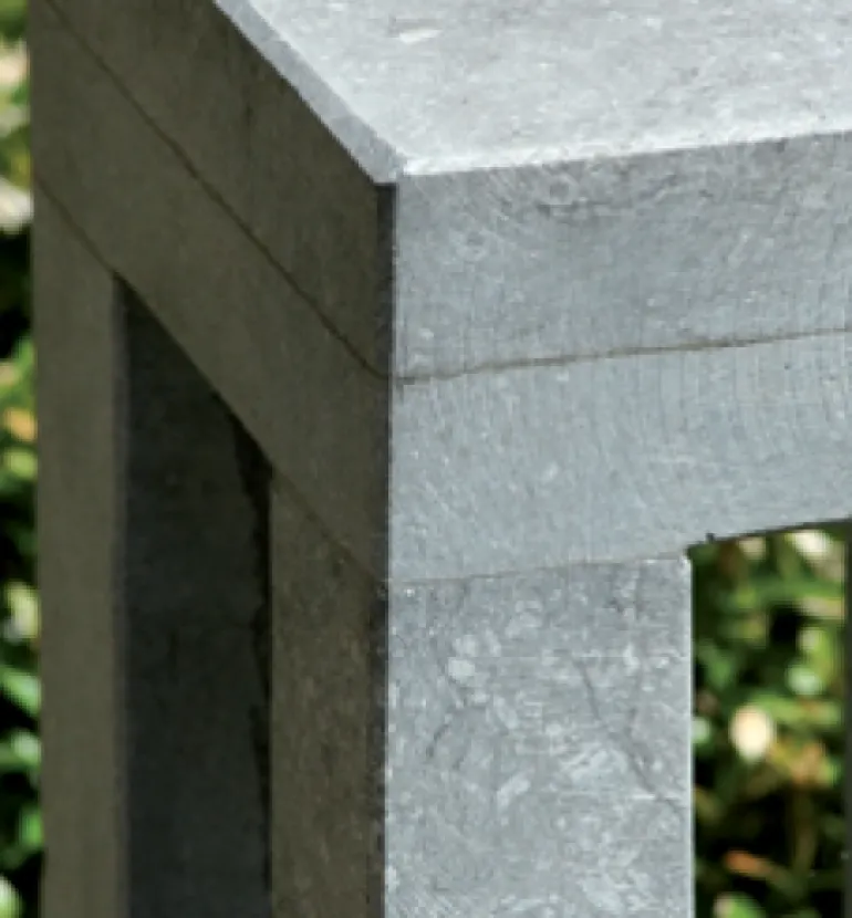 Gartenleuchte Pipilier aus Belgischem Blaustein