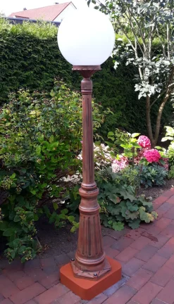 Historische Garten-Kugelleuchte aus Italien