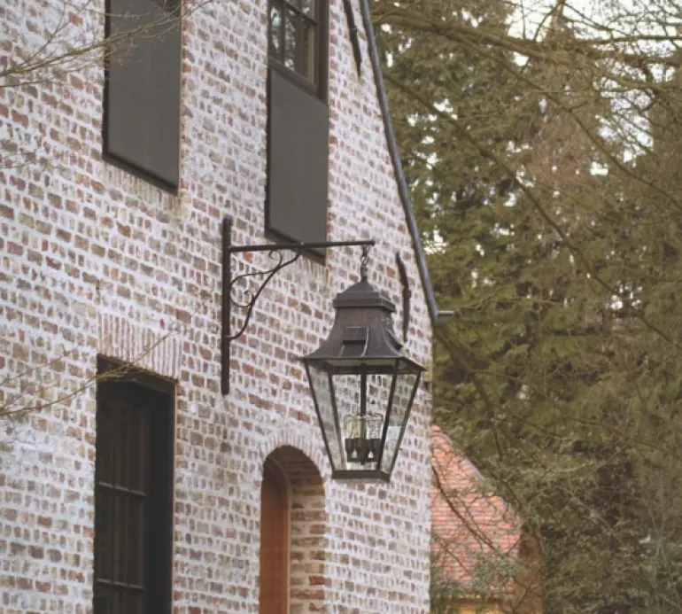 Historische Wandlaterne aus Messing Gracieuze