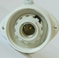Keramik-Deckenleuchte für Außen mit schwarzem Aluminiumschirm