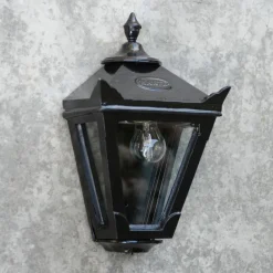 Kleine flache Wandleuchte im viktorianischen Stil
