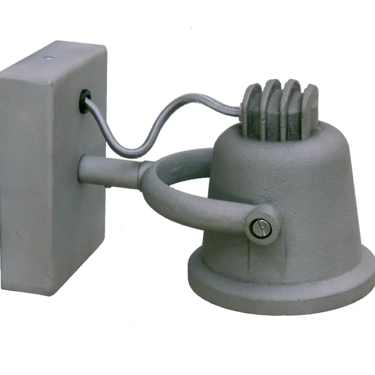 Kleiner Industriestil-Wandstrahler DOS