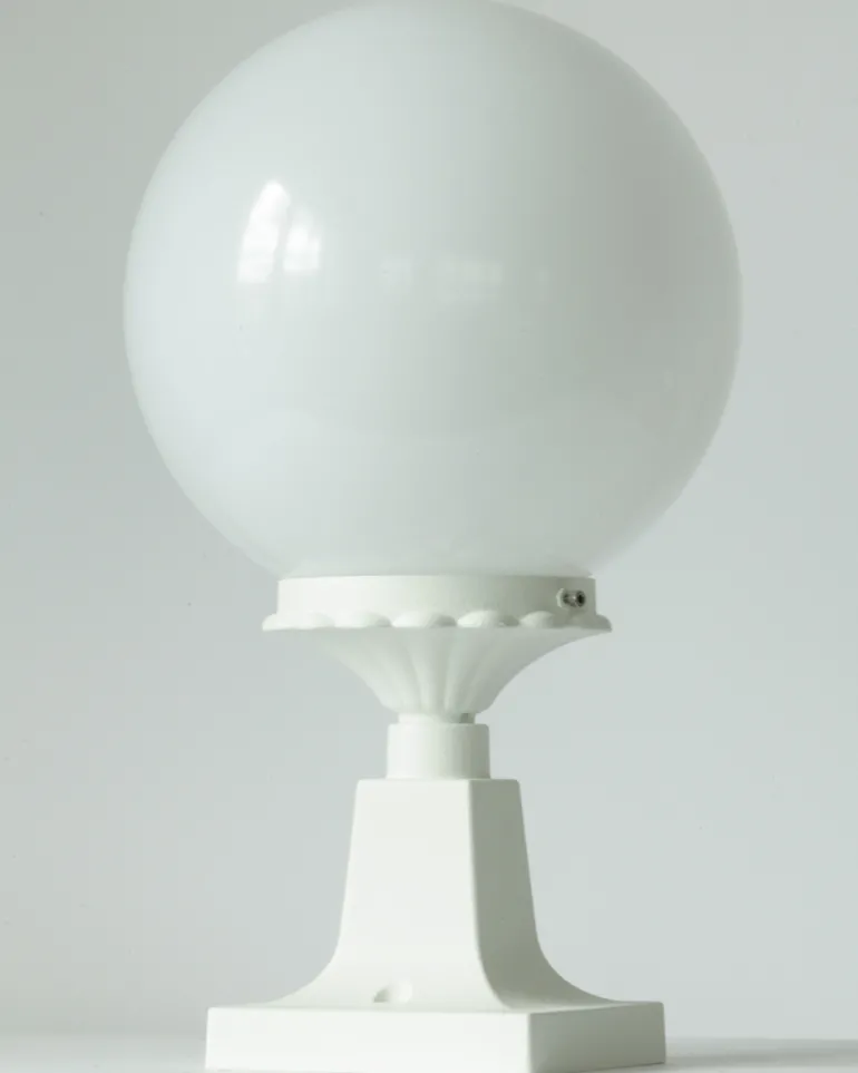 Kugel-Außenlampe mit Sockel für Garten und Terasse
