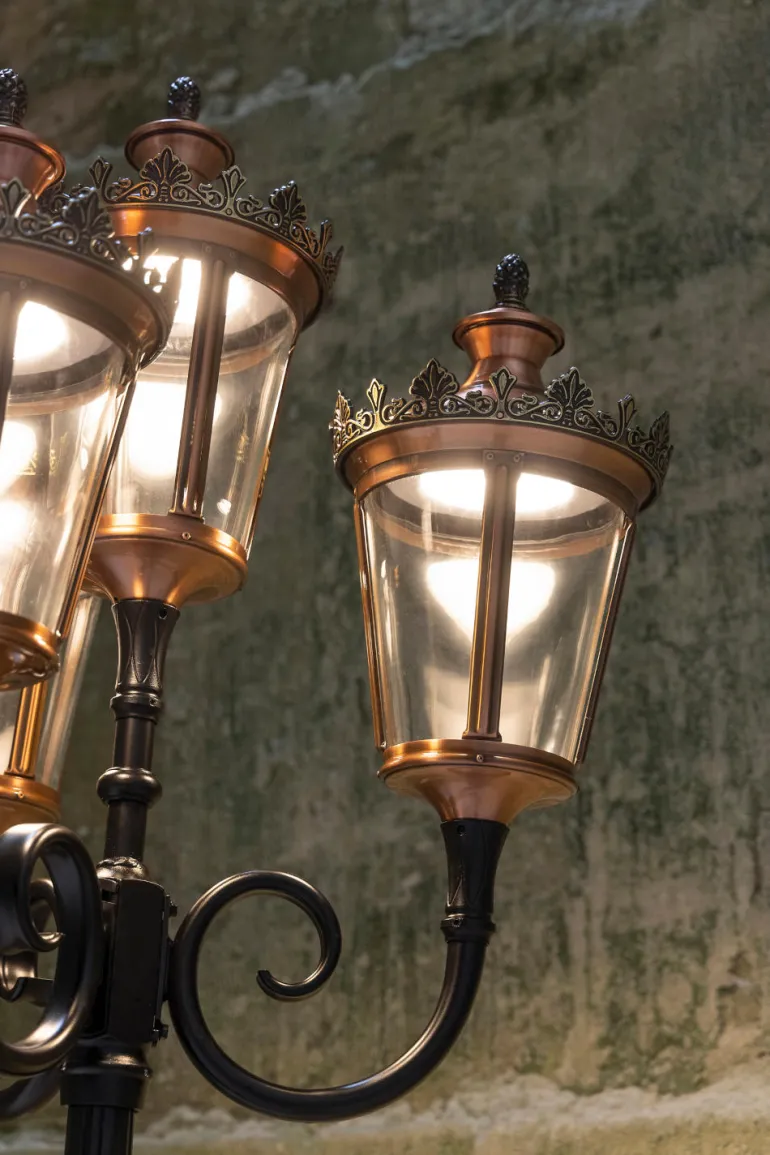 Mehrflammige Schloss-Laterne mit LED im Empirestil Louvre