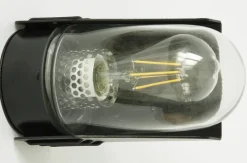 Moderne Außen-Wandleuchte mit Glassturz und IP 65