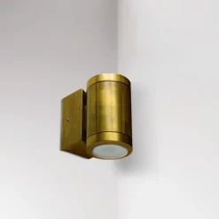 Stabförmiger Wandstrahler aus Messing Teres 1