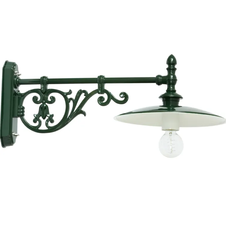 Wandlampe für Außen mit historischem Wandarm