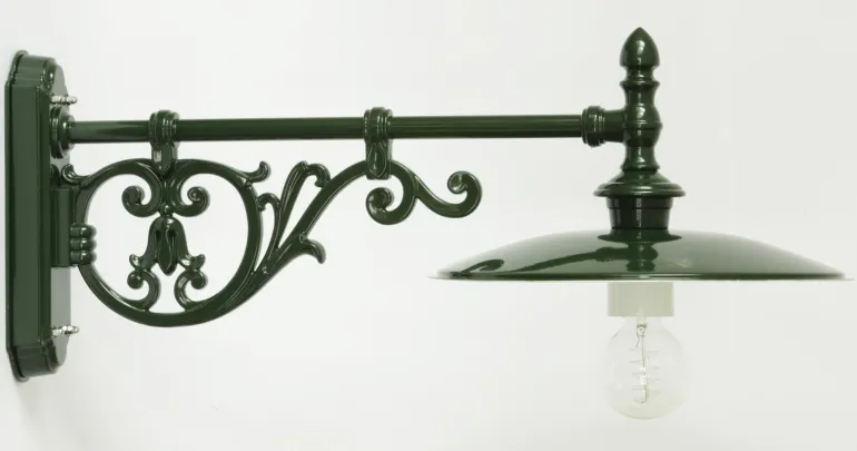Wandlampe für Außen mit historischem Wandarm