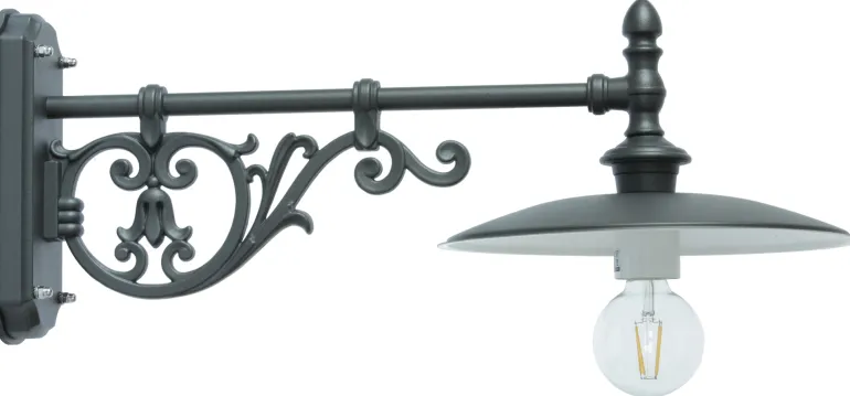 Wandlampe für Außen mit historischem Wandarm