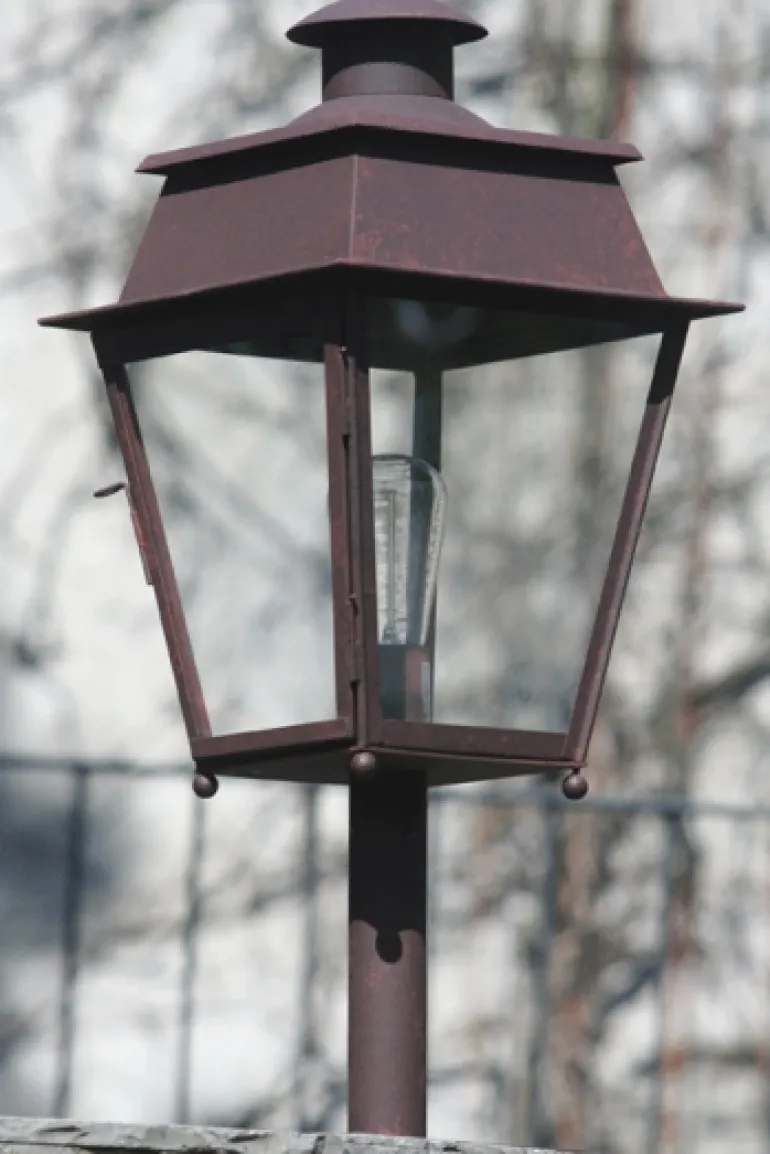 Wegeleuchte aus Messing oder Zink Bordeaux MM